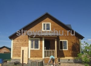 дом из бруса 8 на 8 с крыльцом 3 на 1,5 (вид1)